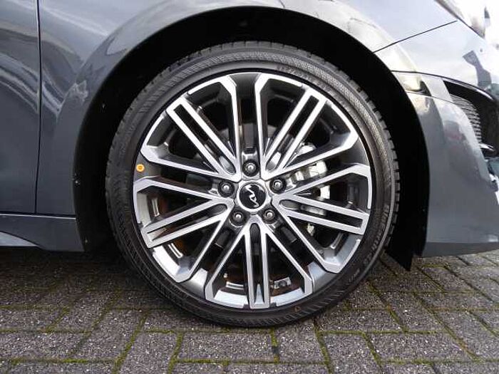 Kia ProCeed 1.5 T-GDI DCT7 OPF GT-Line / 18 Zoll / Leder / Tech.-P.