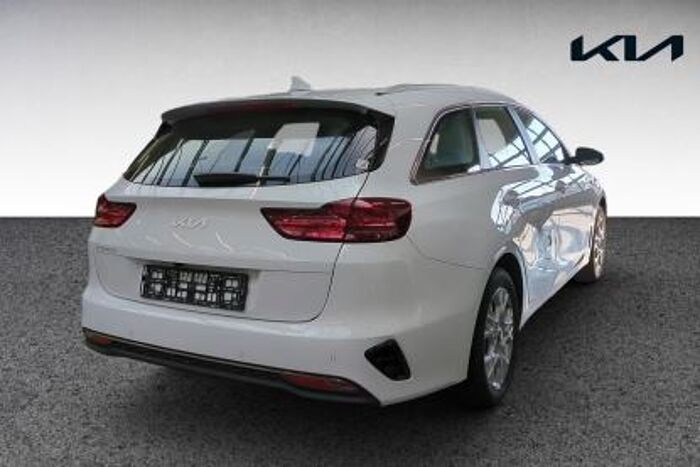 Kia Ceed SW 1.5 T-GDI DCT7 OPF Vision / Navi / ACC