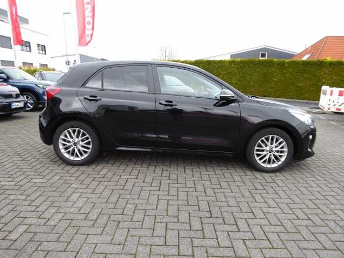 Kia Rio 1.2 Dream-Team Edition / Navi