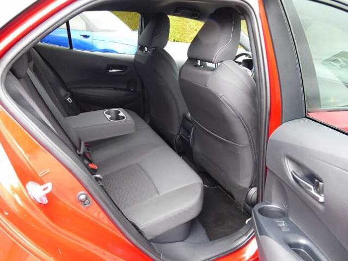 Toyota Corolla Hybrid 2.0 Club / Style- & Technik-Paket