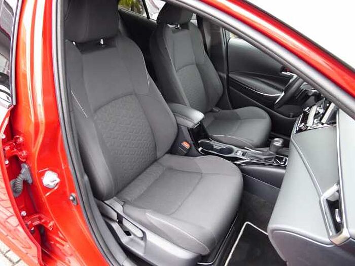 Toyota Corolla Hybrid 2.0 Club / Style- & Technik-Paket