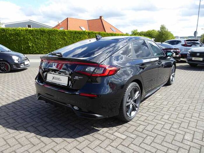 Honda Civic e: HEV 2.0 i-MMD Hybrid Sport / AHK / Black-Emblem-Paket