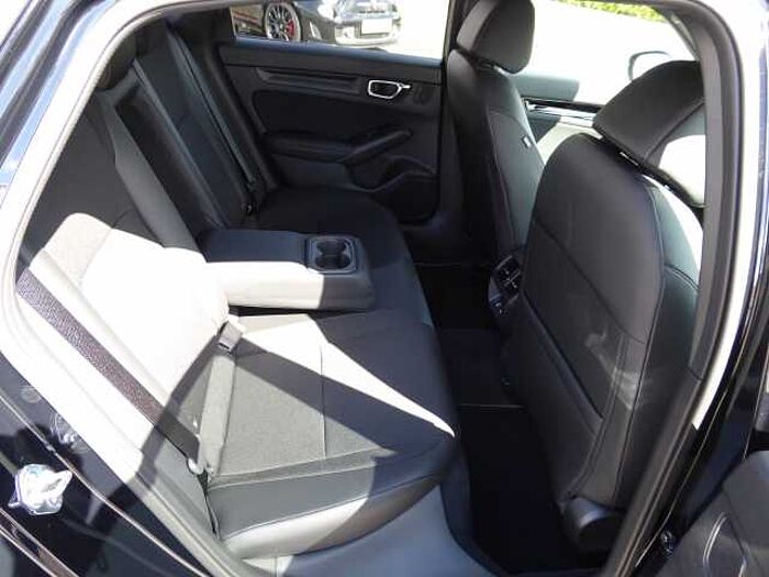 Honda Civic e: HEV 2.0 i-MMD Hybrid Sport / AHK / Black-Emblem-Paket