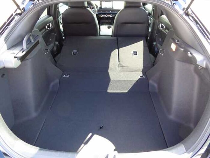 Honda Civic e: HEV 2.0 i-MMD Hybrid Sport / AHK / Black-Emblem-Paket