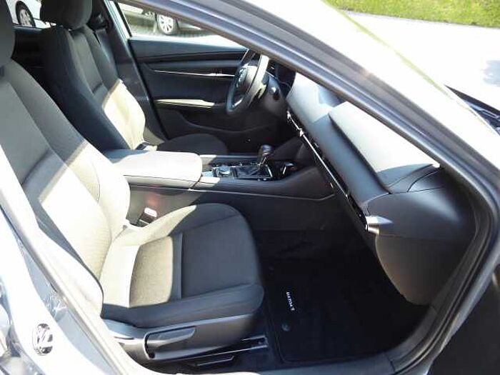 Mazda 3 2.0 e-SKYACTIV-G 150 EXCLUSIVE-LINE | HUD | NAVI